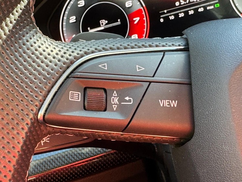 Audi SQ5 Vehicle Full-screen Gallery Image 18