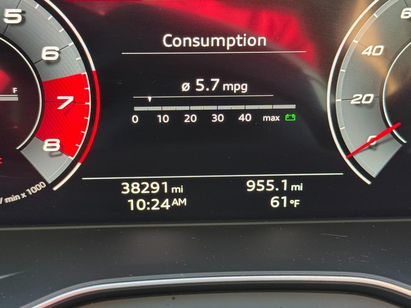 Audi SQ5 Vehicle Full-screen Gallery Image 20