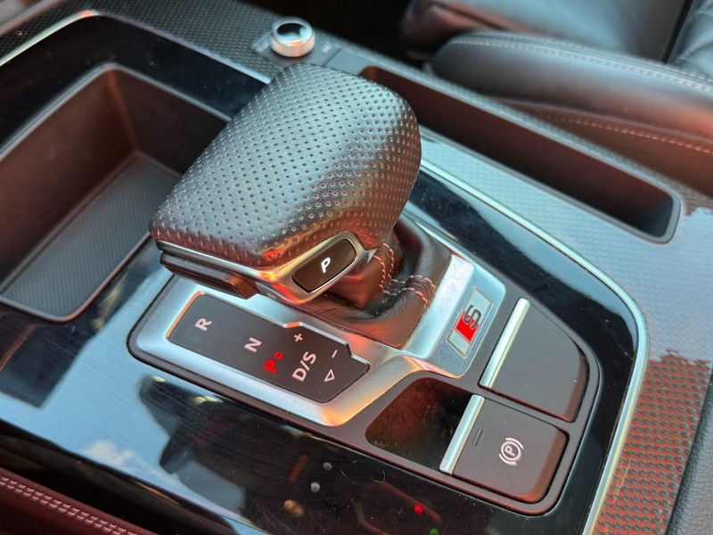 Audi SQ5 Vehicle Full-screen Gallery Image 21