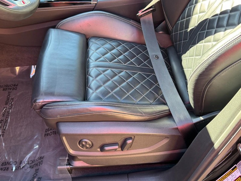 Audi SQ5 Vehicle Full-screen Gallery Image 25