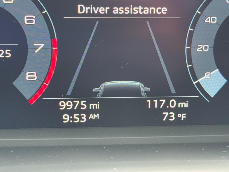 Audi Q3 Vehicle Full-screen Gallery Image 20