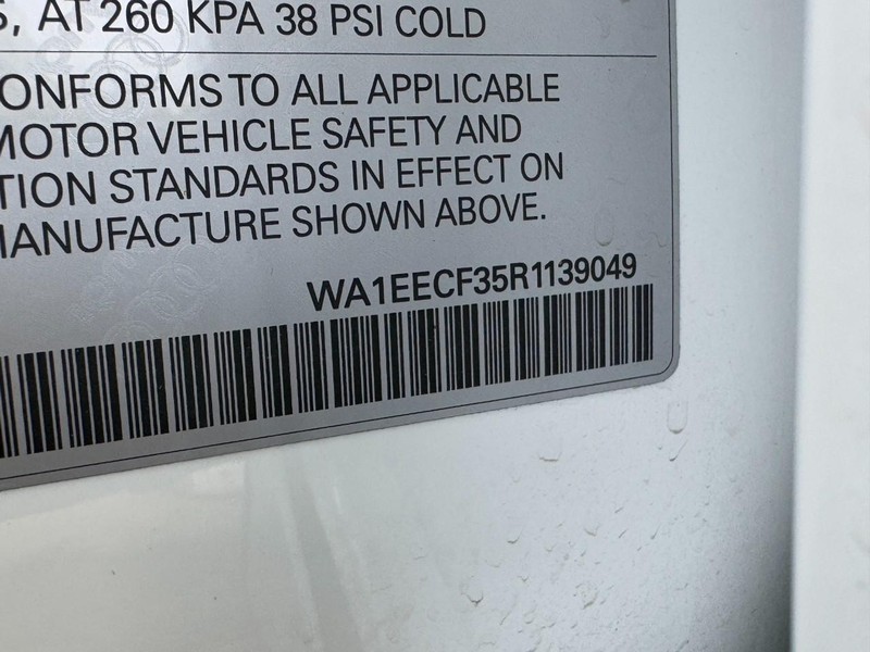 Audi Q3 Vehicle Full-screen Gallery Image 26