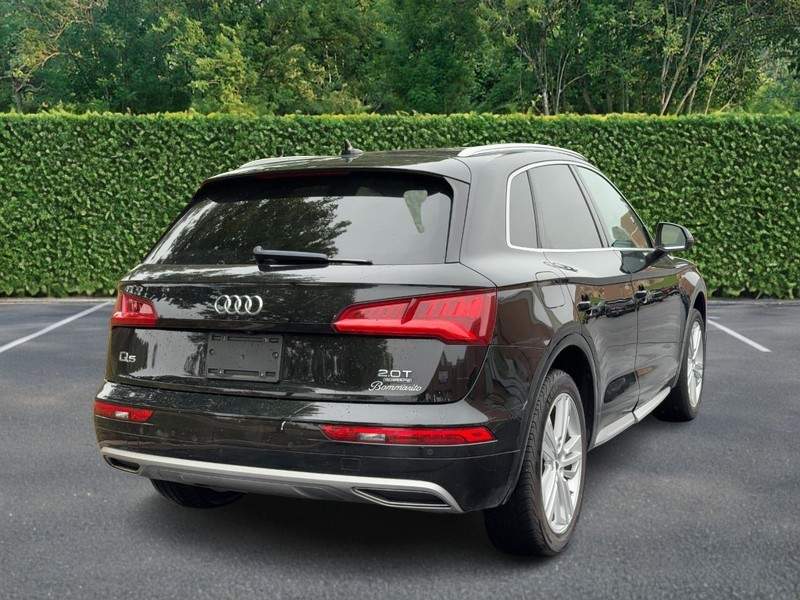 Audi Q5 Vehicle Full-screen Gallery Image 03