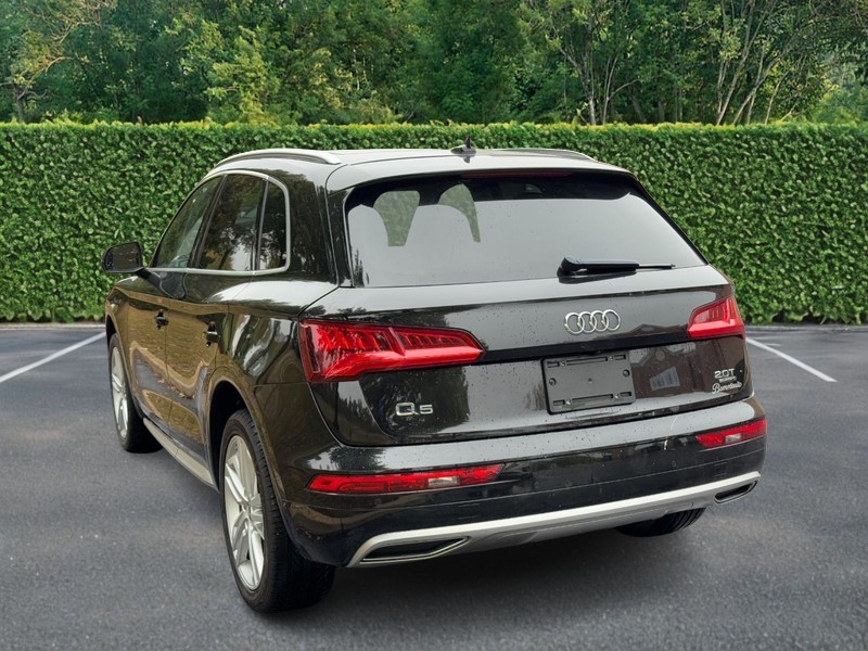 Audi Q5 Vehicle Full-screen Gallery Image 04