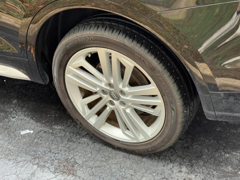 Audi Q5 Vehicle Full-screen Gallery Image 05