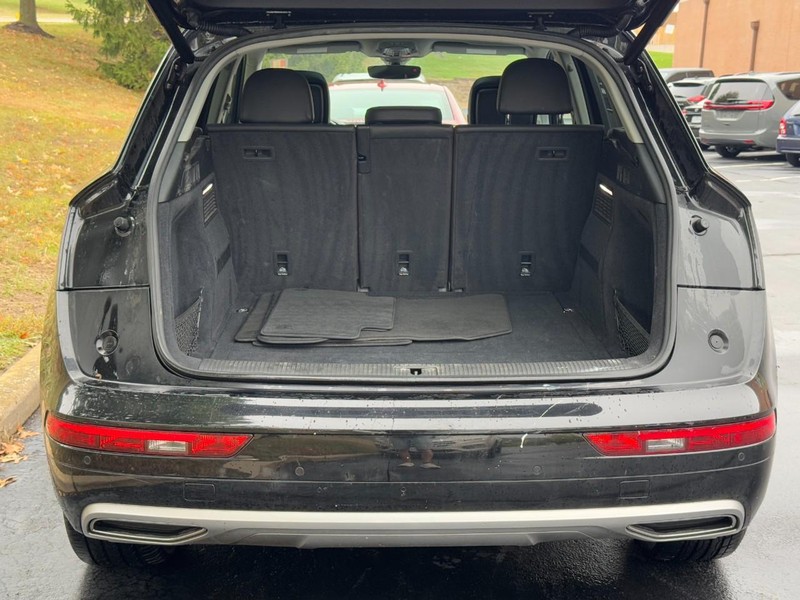 Audi Q5 Vehicle Full-screen Gallery Image 09