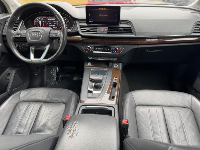 Audi Q5 Vehicle Full-screen Gallery Image 11