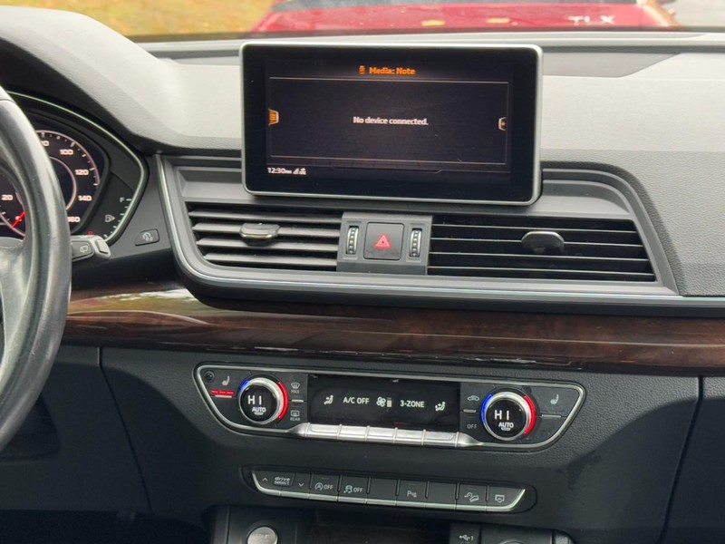 Audi Q5 Vehicle Full-screen Gallery Image 13