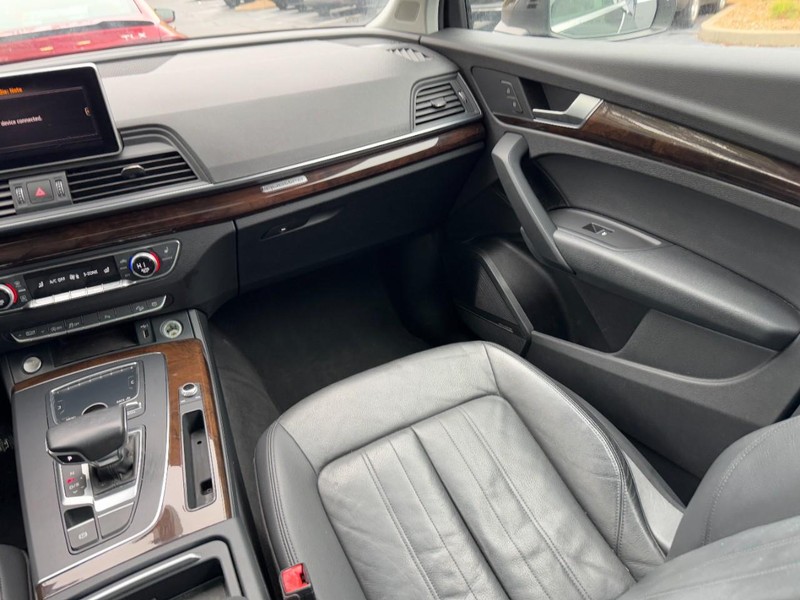 Audi Q5 Vehicle Full-screen Gallery Image 15