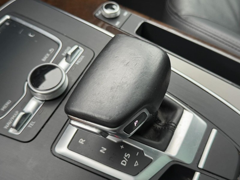 Audi Q5 Vehicle Full-screen Gallery Image 20