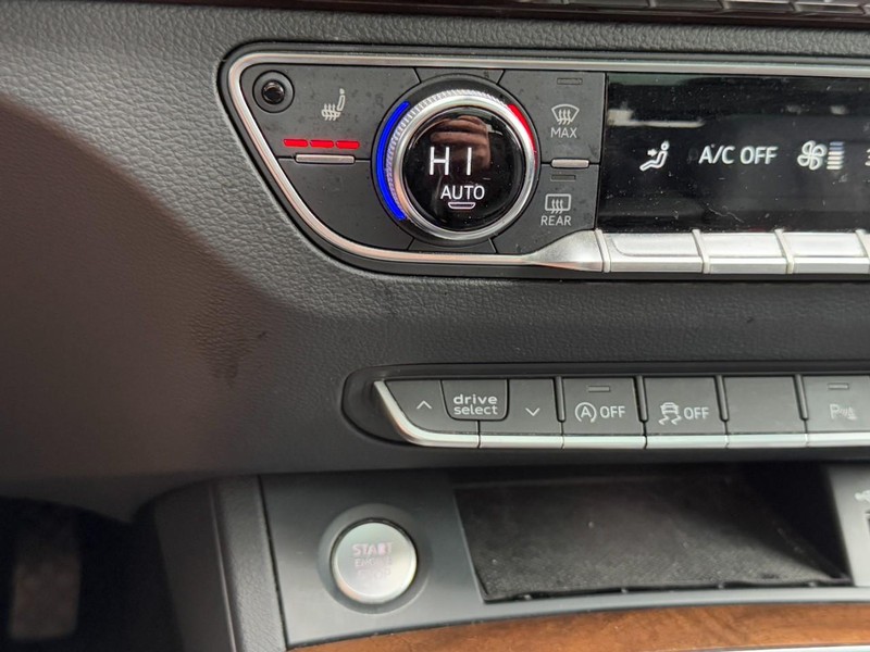 Audi Q5 Vehicle Full-screen Gallery Image 21