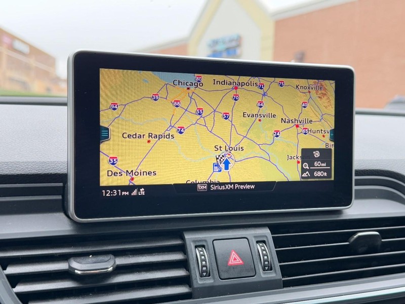 Audi Q5 Vehicle Full-screen Gallery Image 22