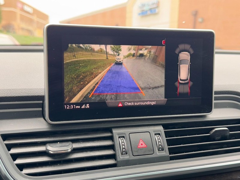 Audi Q5 Vehicle Full-screen Gallery Image 23