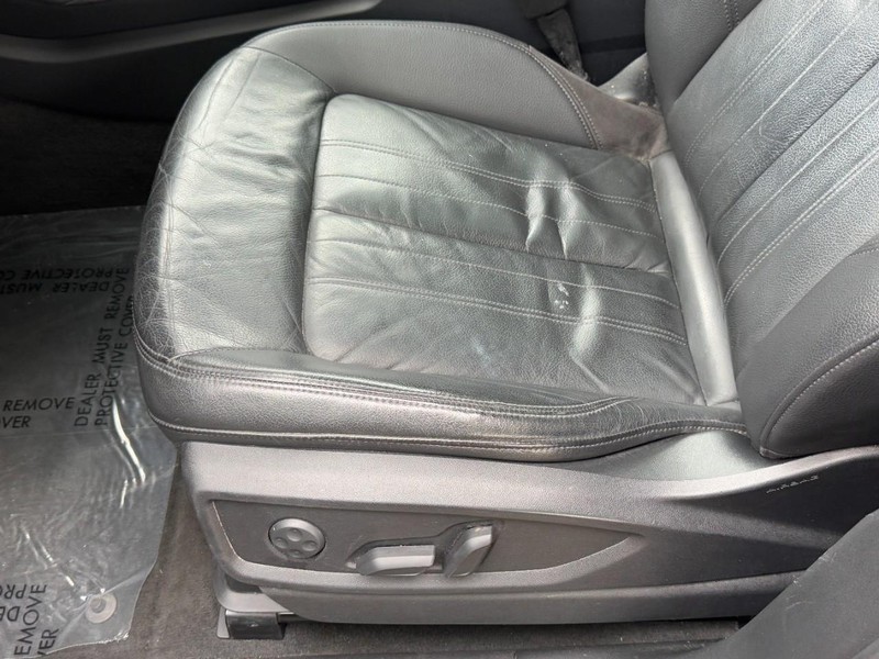 Audi Q5 Vehicle Full-screen Gallery Image 25