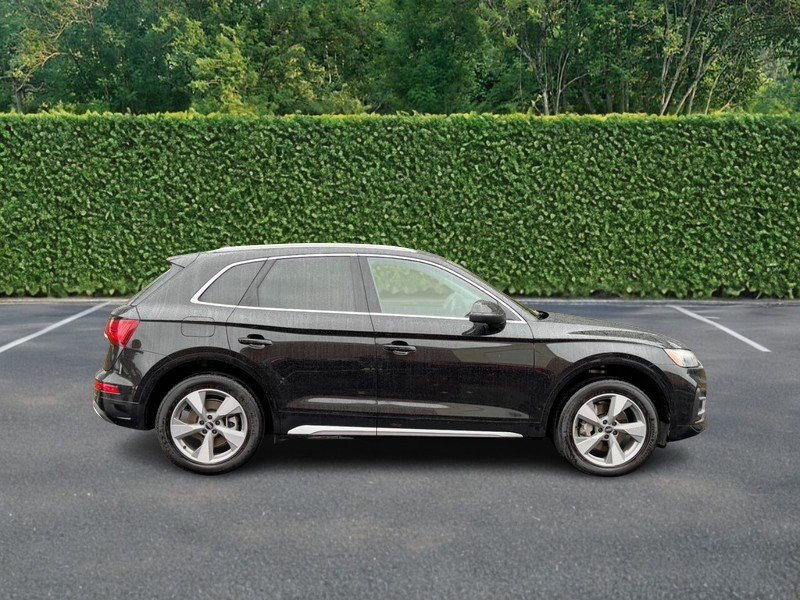 Audi Q5 Vehicle Full-screen Gallery Image 02