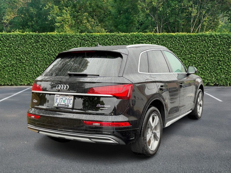 Audi Q5 Vehicle Full-screen Gallery Image 03