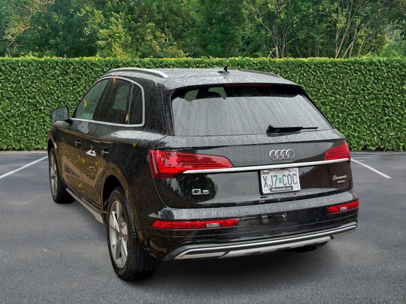 Audi Q5 Vehicle Full-screen Gallery Image 04