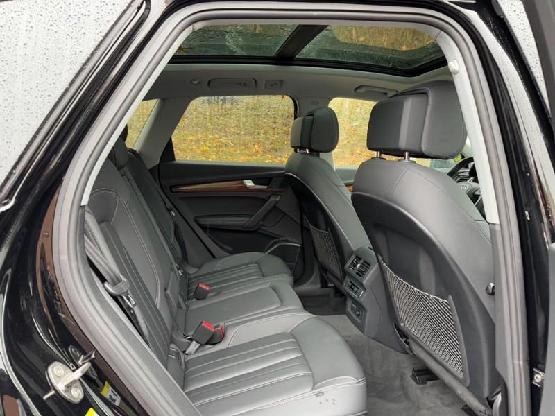 Audi Q5 Vehicle Full-screen Gallery Image 10