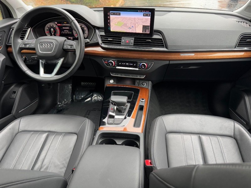 Audi Q5 Vehicle Full-screen Gallery Image 12