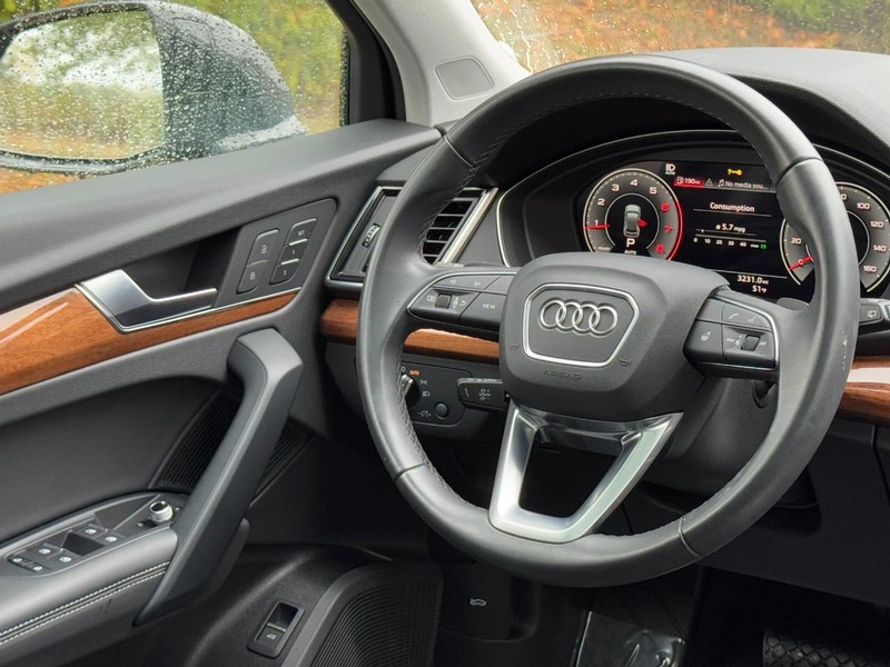 Audi Q5 Vehicle Full-screen Gallery Image 13