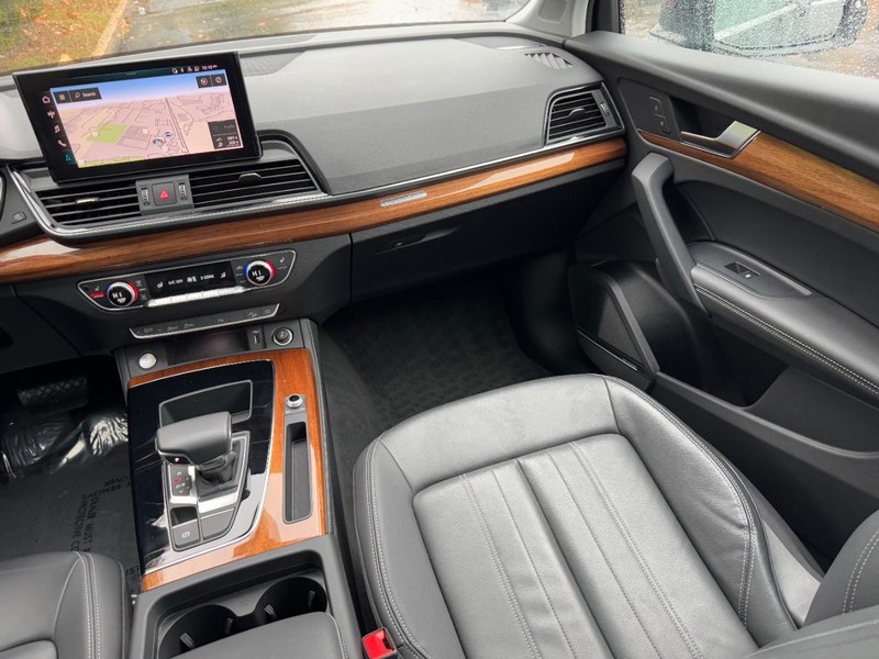 Audi Q5 Vehicle Full-screen Gallery Image 16