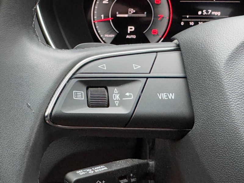 Audi Q5 Vehicle Full-screen Gallery Image 18