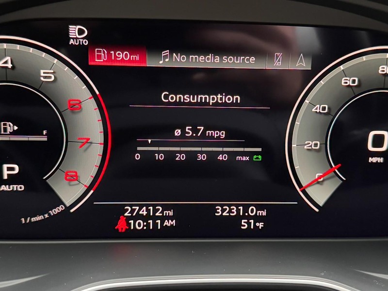 Audi Q5 Vehicle Full-screen Gallery Image 20