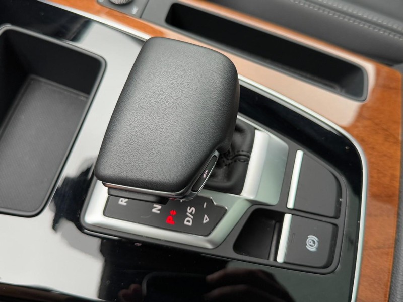 Audi Q5 Vehicle Full-screen Gallery Image 21