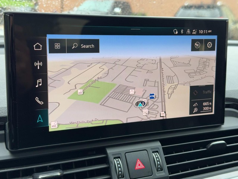 Audi Q5 Vehicle Full-screen Gallery Image 24