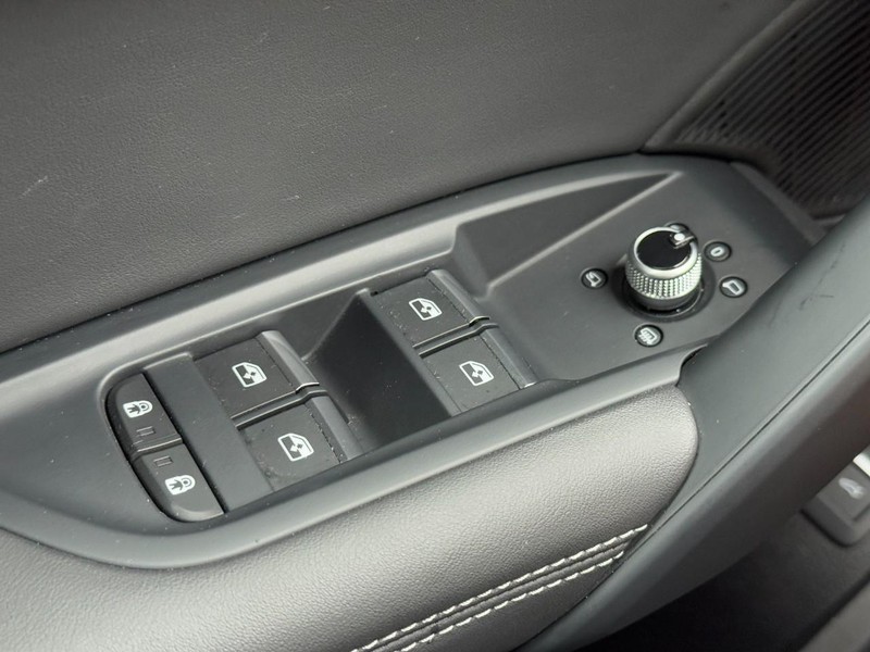 Audi Q5 Vehicle Full-screen Gallery Image 26