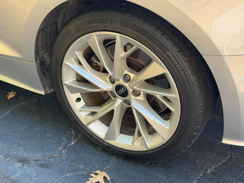 Audi A5 Cabriolet Vehicle Full-screen Gallery Image 05