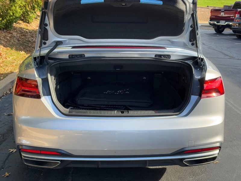 Audi A5 Cabriolet Vehicle Full-screen Gallery Image 09