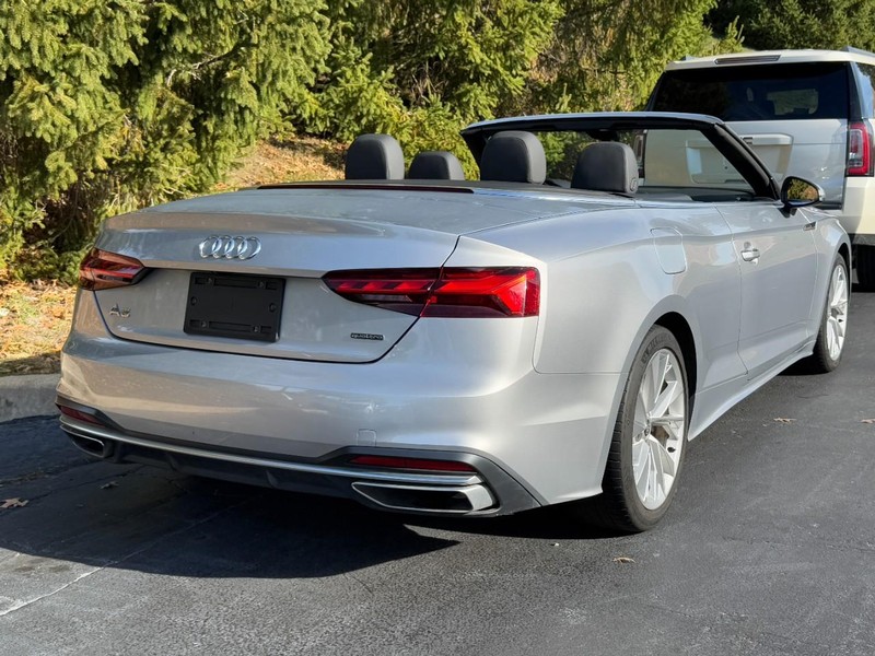 Audi A5 Cabriolet Vehicle Full-screen Gallery Image 12