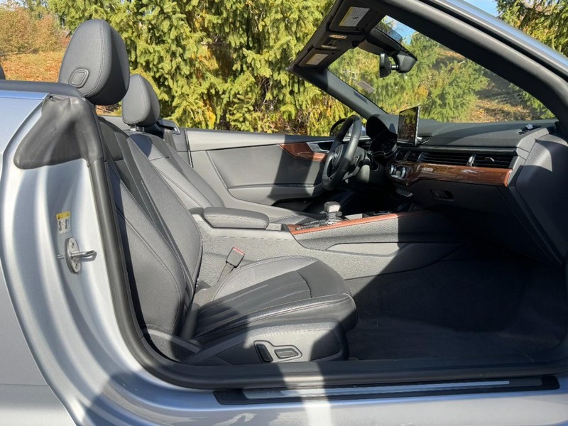 Audi A5 Cabriolet Vehicle Full-screen Gallery Image 13