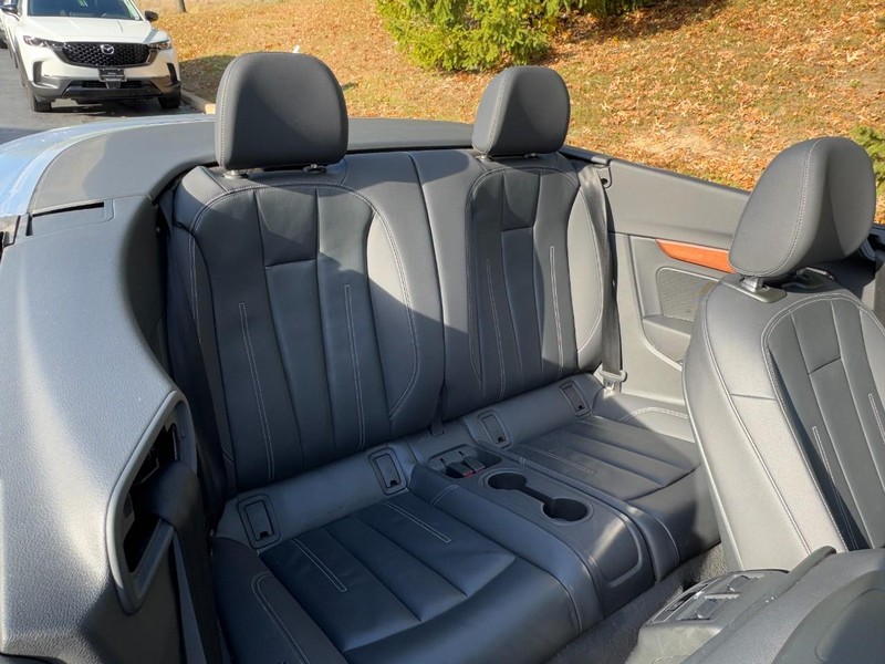 Audi A5 Cabriolet Vehicle Full-screen Gallery Image 14