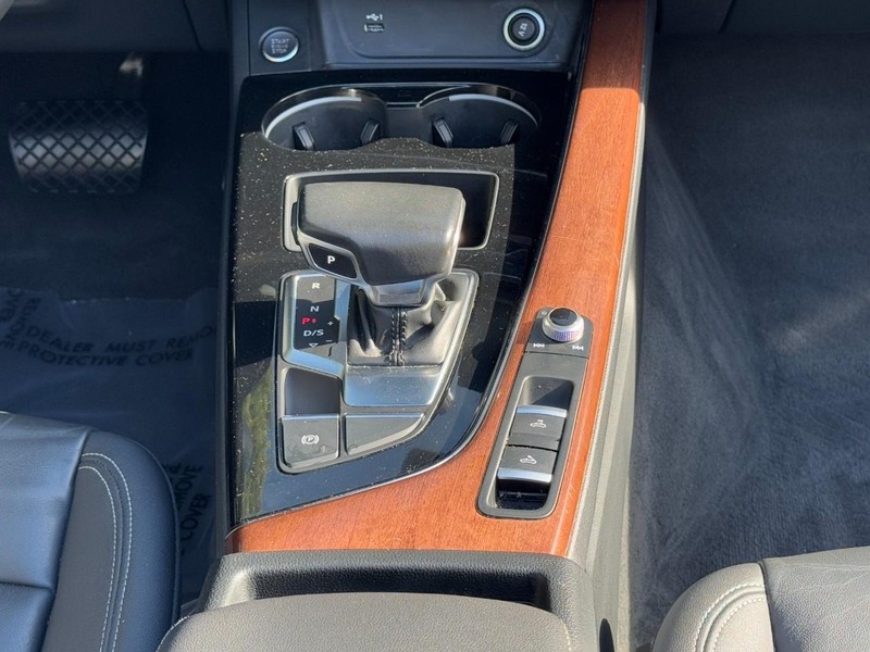 Audi A5 Cabriolet Vehicle Full-screen Gallery Image 18