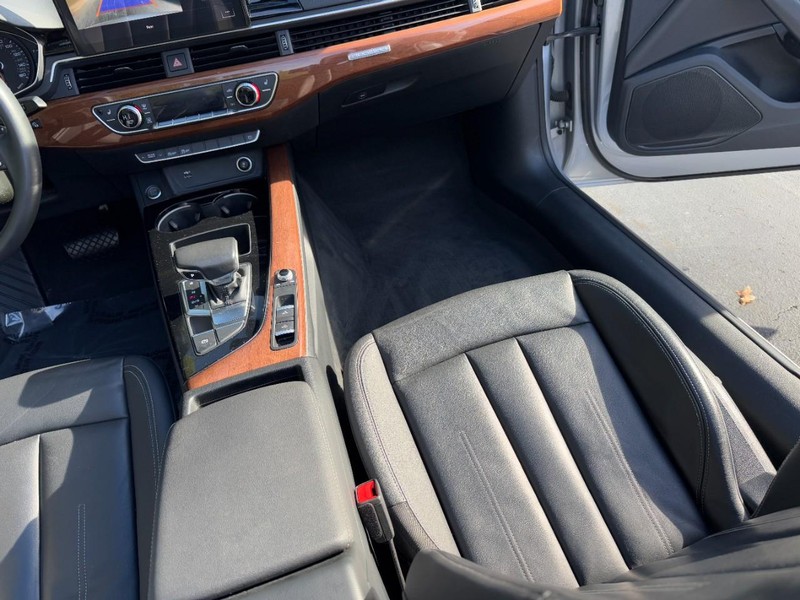 Audi A5 Cabriolet Vehicle Full-screen Gallery Image 19