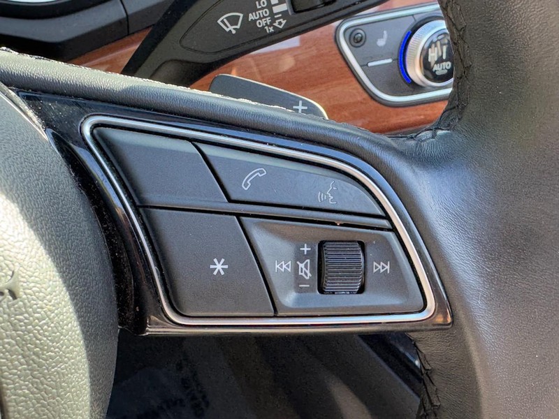 Audi A5 Cabriolet Vehicle Full-screen Gallery Image 21