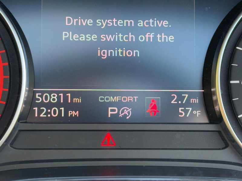 Audi A5 Cabriolet Vehicle Full-screen Gallery Image 22