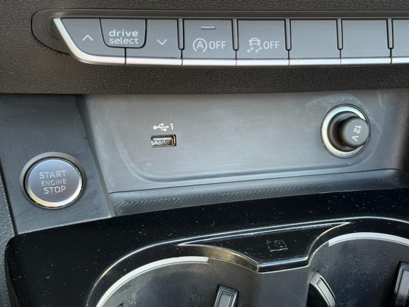 Audi A5 Cabriolet Vehicle Full-screen Gallery Image 24