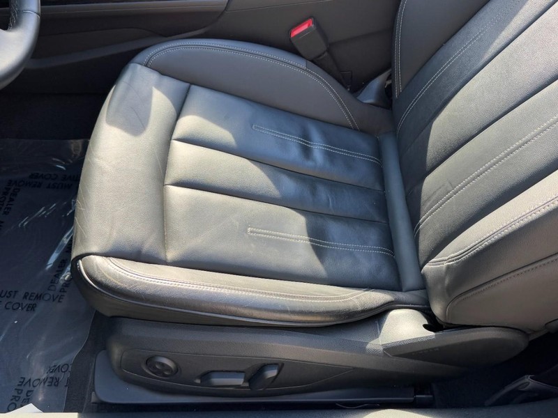 Audi A5 Cabriolet Vehicle Full-screen Gallery Image 28