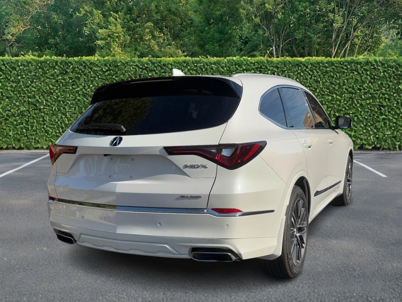 Acura MDX Vehicle Full-screen Gallery Image 03