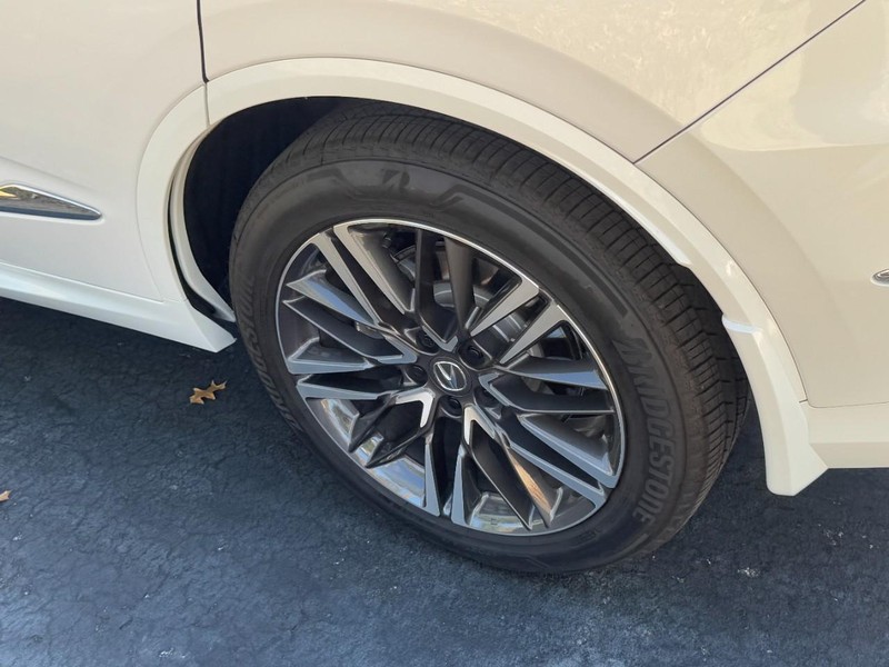 Acura MDX Vehicle Full-screen Gallery Image 05