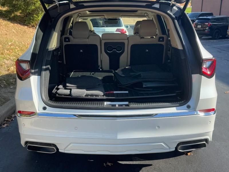 Acura MDX Vehicle Full-screen Gallery Image 09