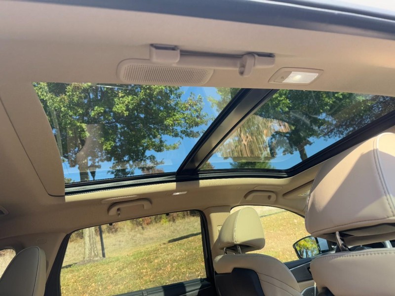 Acura MDX Vehicle Full-screen Gallery Image 11