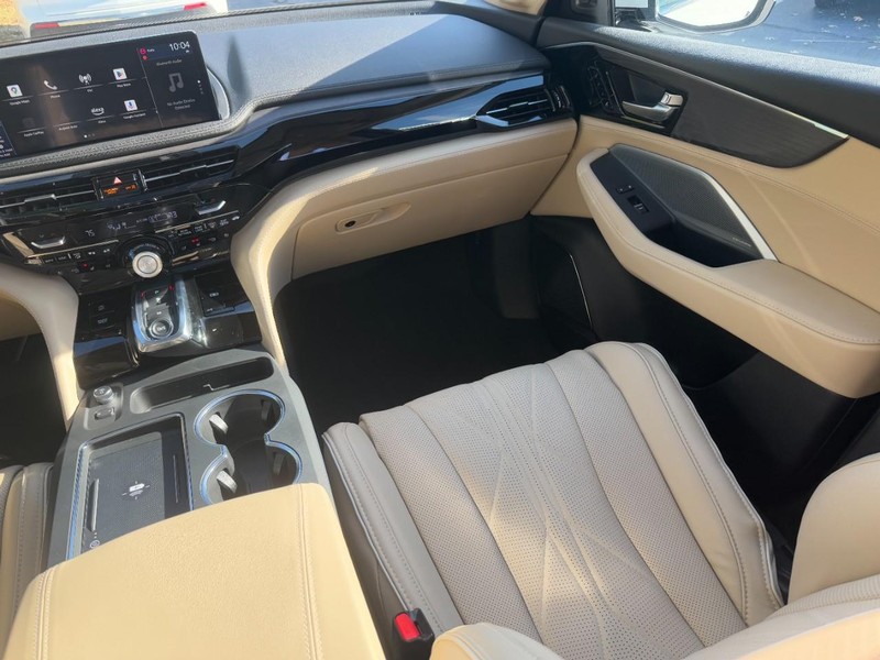 Acura MDX Vehicle Full-screen Gallery Image 16