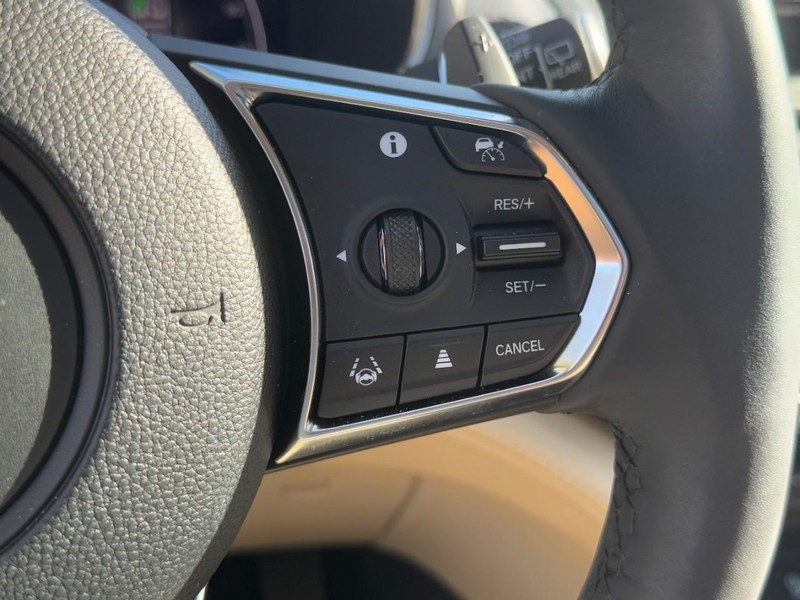 Acura MDX Vehicle Full-screen Gallery Image 20