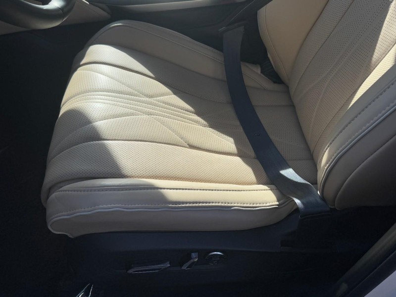 Acura MDX Vehicle Full-screen Gallery Image 28