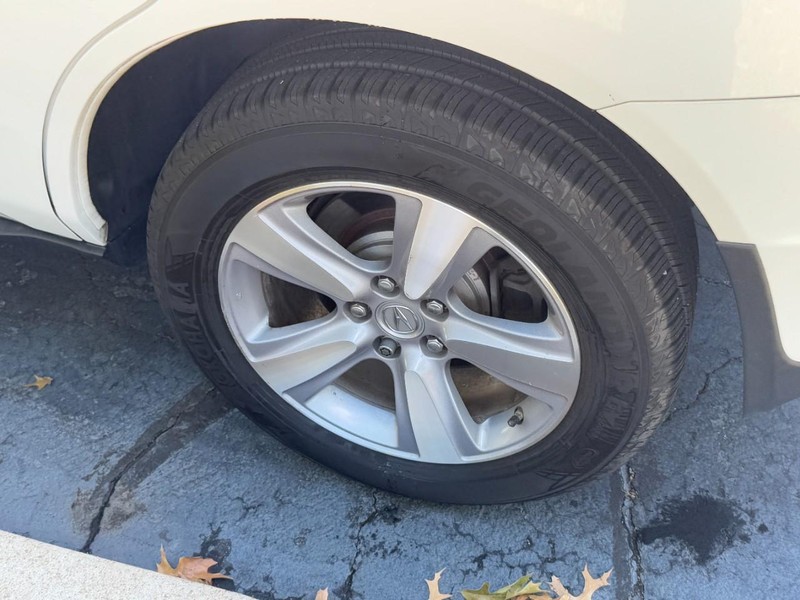 Acura MDX Vehicle Full-screen Gallery Image 05