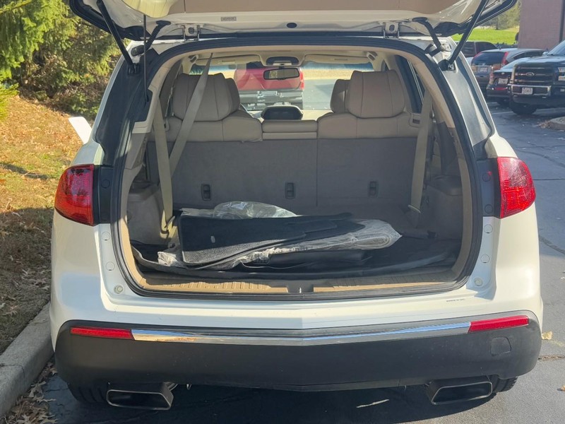 Acura MDX Vehicle Full-screen Gallery Image 09